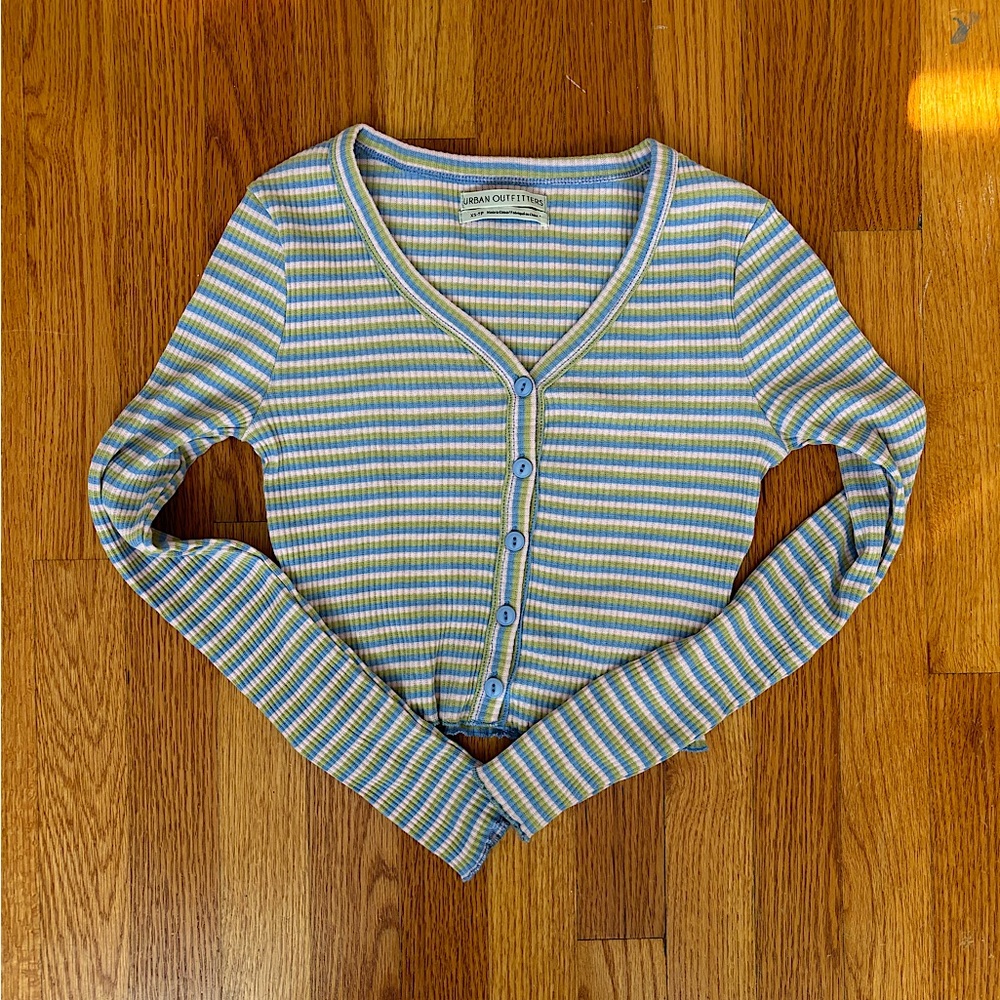 Cropped long sleeve shirt
